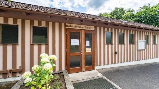 Pläne der Verwaltung, das Freibad nicht zu öffnen, haben einen Proteststurm ausgelöst. Foto: Ralf Just