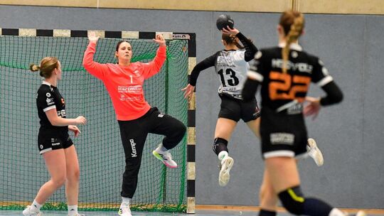 Helena Vollmer will ihren Kasten möglichst sauber halten. Foto: Markus Brändli