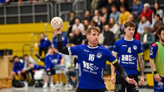 Julian Mikolaj nimmt Maß – der VfL will gegen Reichenbach seine Tabellenführung verteidigen. Foto: Markus Brändli