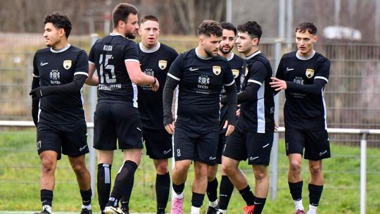 Der FC Kirchheim könnte den Sprung ins gesicherte Mittelfeld schaffen. Foto: Markus Brändli