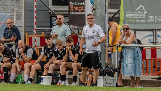 Alexander Wollmann (rechts) gibt sich kämpferisch. Foto: Michael Treutner