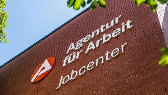 Die Arbeitslosenquote betrug im Februar 5,0 Prozent. Die Jugendarbeitslosigkeit nimmt allerdings zu. Archivfoto: pr Die Arbeitslosenquote betrug im Februar 5,0 Prozent. Die Jugendarbeitslosigkeit nimmt allerdings zu. Archivfoto: pr