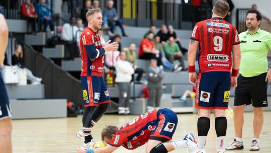 Es ist zum Haareraufen: Der TSV Weilheim bleibt in der Handball-Landesliga ein Abstiegskandidat. Foto: Thomas Kaltenecker
