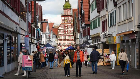 Beim verkaufsoffenen Sonntag der Geschäfte der Händlergemeinschaft City Ring herrschte in der Kirchheimer Innenstadt ein reges T Beim verkaufsoffenen Sonntag der Geschäfte der Händlergemeinschaft City Ring herrschte in der Kirchheimer Innenstadt ein reges T