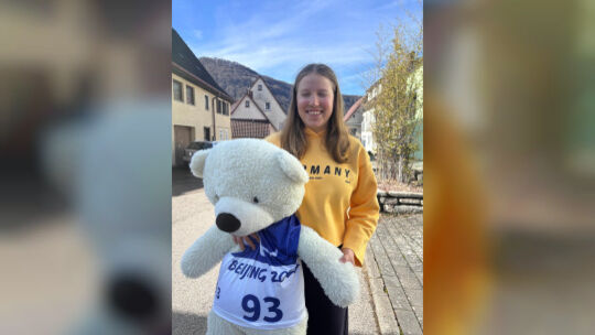 Vor der Abreise nach Italien hat Linn Kazmaier Station in Oberlenningen bei ihrer Familie gemacht, zu der auch „Teddy Müller“ zä Vor der Abreise nach Italien hat Linn Kazmaier Station in Oberlenningen bei ihrer Familie gemacht, zu der auch „Teddy Müller“ zä