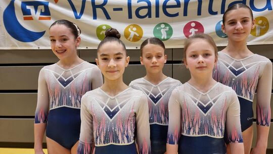 Turnerinnen aus dem zweiten Durchgang (v.l.n.r.): Zoe Theodoridis, Linea Orsulic, Marlene Alter, Lina Willmann, Carolina Aruta F