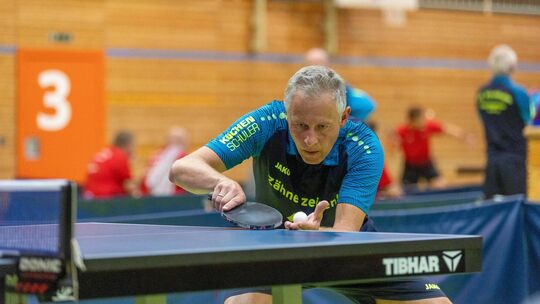 Martin Hummel und der VfL Kirchheim III mussten sich zuhause geschlagen geben. Tabellenführer TSV Wäschenbeuren war beim 2:9 zu Martin Hummel und der VfL Kirchheim III mussten sich zuhause geschlagen geben. Tabellenführer TSV Wäschenbeuren war beim 2:9 zu
