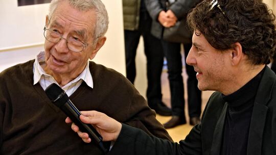 Ob Ob John F. Kennedy, Uschi Obermaier oder Joseph Beuys - Guido Mangold (links) hat sie alle fotografiert. Foto: Florian Stegma