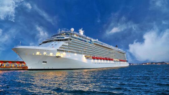 Zahlreiche Urlauber sitzen in Folge des Kriegsausbruchs in Nahost auch auf Kreuzfahrtschiffen fest. Unter anderem in Doha. Symbo Zahlreiche Urlauber sitzen in Folge des Kriegsausbruchs in Nahost auch auf Kreuzfahrtschiffen fest. Unter anderem in Doha. Symbo