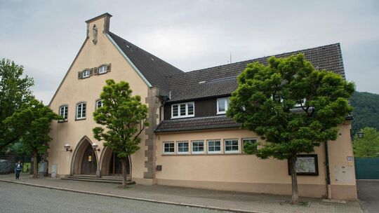 Auf der denkmalgeschützten Turn- und Festhalle in Oberlenningen wird es keine Photovoltaik-Anlage auf dem Dach geben. Archiv-Fo