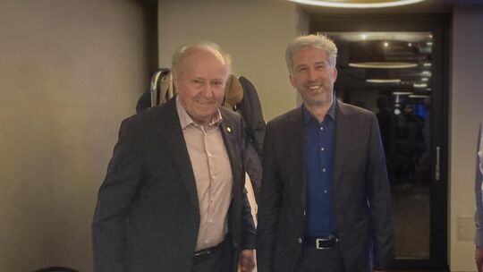 Hans-Joachim Brenner, der Präsident des Lions-Clubs Nürtingen-Kirchheim (links), mit seinem Gast Boris Palmer.   Foto: Andreas V