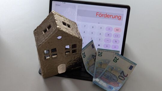 Am 2. März 2026 hat die KfW ihre Förderkonditionen für den Effizienzhaus 55‑Standard und für das Programm ‚Klimafreundlicher Neu