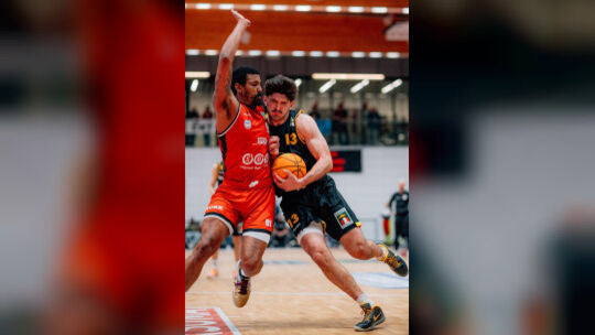 Augen zu und durch: Nick Spinoso und die Knights haben sich nach anfänglichen Schwierigkeiten beim Aufsteiger in Wolmirstedt beh