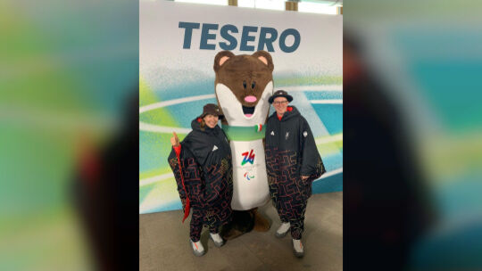 Bevor es am Samstag und Sonntag auf der Loipe ernst wurde, hatten Linn Kazmaier und Florian Baumann Zeit für Selfie mit Maskottc Bevor es am Samstag und Sonntag auf der Loipe ernst wurde, hatten Linn Kazmaier und Florian Baumann Zeit für Selfie mit Maskottc