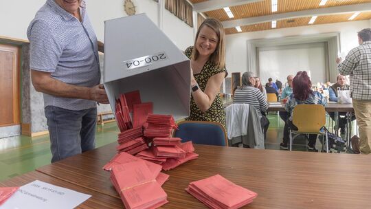 Die Briefwahlbezirke waren am Sonntag in der Kirchheimer Konrad-Widerholt-Halle vereint. Bei der Briefwahl hat die AfD landeswei