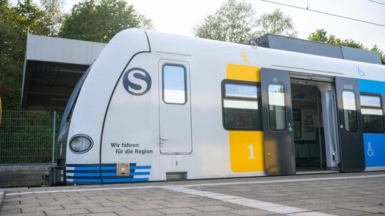 Wann sie jemals von hier aus weiterfährt, steht noch in den Sternen: Die S1 am Bahnhof von Kirchheim. Archivfoto: Tobias Troppe Wann sie jemals von hier aus weiterfährt, steht noch in den Sternen: Die S1 am Bahnhof von Kirchheim. Archivfoto: Tobias Troppe
