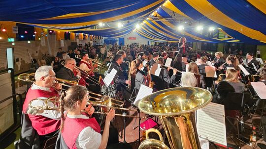 Unter dem Motto „Der Winterschlaf ist vorüber“ wird drei Tage lang in der zum Festzelt umgebauten Teckhalle gefeiert. Foto: pr