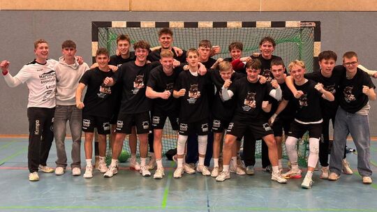 Die A-Jugendmannschaft feiert ihre Meisterschaft. Foto: pr