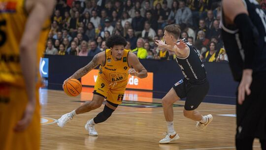 Im Hinspiel in Göppingen hatten sich die Knights um Tylan Pope den Gießenern geschlagen geben müssen. Foto: Nina Sander