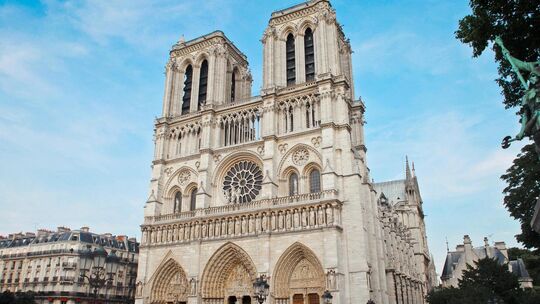 Paris ist für Kunstfreunde immer eine Reise wert. Doch seit Notre-Dame wieder geöffnet ist, rückt die frisch renovierte Kathedra