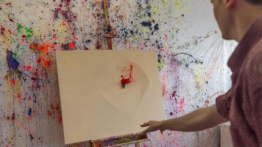 Im Atelier Burgis in Kirchheim, benannt nach Besitzerin Alina Burgis, kommen nicht nur Pinsel, sondern auch Klobürsten, Wasserpi