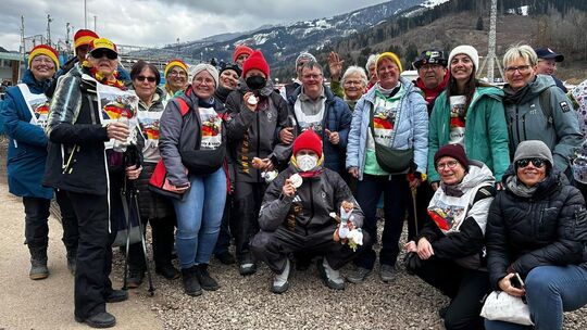 Unterstützung gab es für Linn Kazmaier und Florian Baumann von zahlreichen Anhängern aus der Heimat. Foto: pr Unterstützung gab es für Linn Kazmaier und Florian Baumann von zahlreichen Anhängern aus der Heimat. Foto: pr