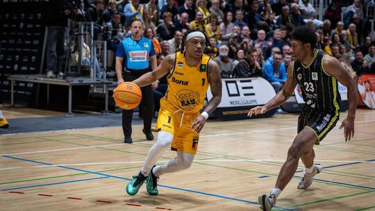 Phillip Russell kam wegen einer frühen Verletzung im Spiel gegen Gießen zur langen Liste der Ausfälle hinzu. Foto: Nina Sander Phillip Russell kam wegen einer frühen Verletzung im Spiel gegen Gießen zur langen Liste der Ausfälle hinzu. Foto: Nina Sander