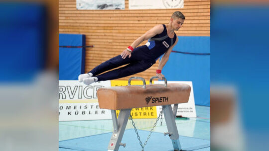 Das Pauschenpferd im Griff: Sascha Frohneberg steuerte einen der wenigen Kirchheimer Punkt bei der Niederlage gegen die KTV Hohe