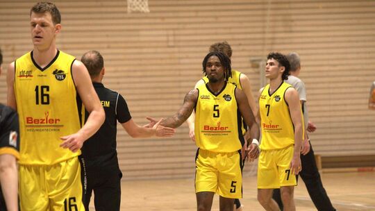 Abklatschen: Die Kirchheimer steuern auf Vizemeisterkurs. Foto: Thimo König