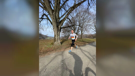 Nicht nur auf dem Rad, auch beim Laufen hat Ulrich Schwarzbauer sichtlich seinen Spaß. Am liebsten bewegt er sich in beiden Spor