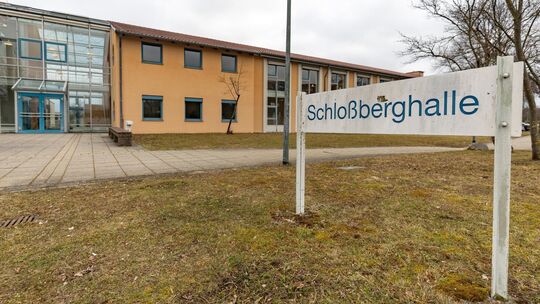 Die Schloßberghalle in Dettingen muss mittelfristig saniert werden. Archivfoto: Carsten Riedl