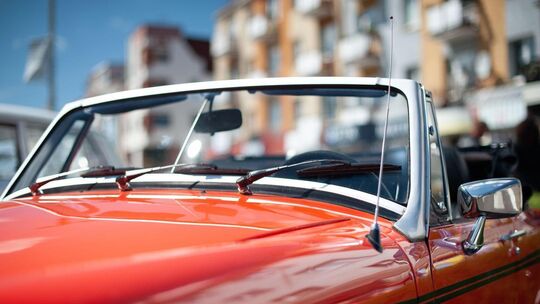 Bevor es mit dem Oldtimer nach den Wintermonaten wieder auf Tour geht, sollte das Fahrzeug eine gründliche Inspektion bekommen.