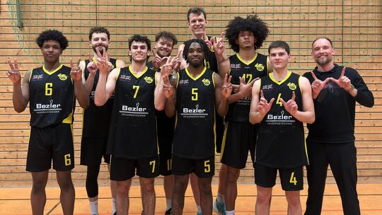 Gute Laune in Heidelberg: Die Kirchheimer Korbjäger haben den zweiten Tabellenplatz gefestigt. Foto: pr Gute Laune in Heidelberg: Die Kirchheimer Korbjäger haben den zweiten Tabellenplatz gefestigt. Foto: pr