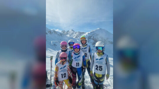 Das überregionale Aushängeschild im alpinen Skirennzirkus (von links vorne): Ella Schweizer, Carla Schweizer, Helena Lutz, Vikto