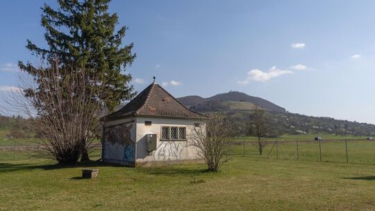 Das Wasserhäusle im Goldmorgen in Dettingen. Foto: Carsten Riedl
