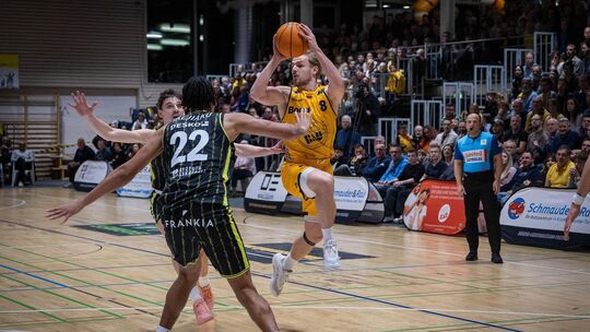 Lucas Mayer (rechts) und die Bozic Knights wollen auch in den letzten Spielen große Sprünge machen. Foto: Nina Sander