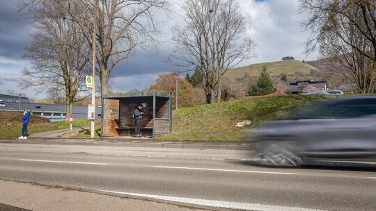 Die Bushaltestellen an der B 465 müssen saniert und erweitert werden. Foto: Carsten Riedl Die Bushaltestellen an der B 465 müssen saniert und erweitert werden. Foto: Carsten Riedl