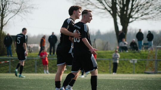 Jannik Brüske (links) und Elias Panknin peilen mit den Notzingern einen Sieg an. Foto: Celina Brüske