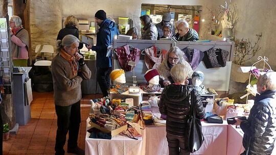 Auf dem alljährlichen Weilheimer Künstlermarkt konnten bereits zum 12. Mal verschiedene Schätze entdeckt werden. Foto: Sabine Ac