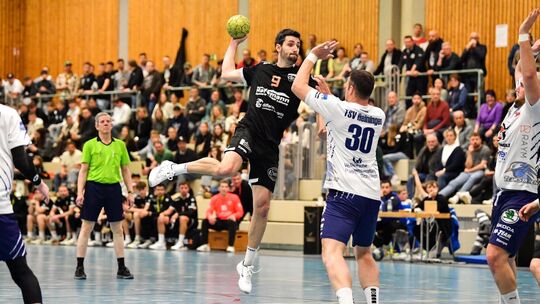 Der Höhenflug der HSG um Matthias Köbel geht weiter. Foto: Markus Brändli Der Höhenflug der HSG um Matthias Köbel geht weiter. Foto: Markus Brändli