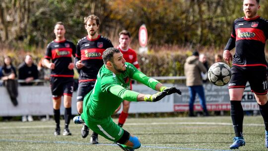 Marvin Hellmann und Kollegen verteidigten den Dettinger Sieg mit Mann und Maus. Foto: Markus Brändli