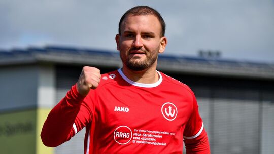 Wer soll Denis Muratovic und den TSV Weilheim II noch aufhalten? Gestern gabs den 15. Sieg im 17. Spiel. Foto: Markus Brändli Wer soll Denis Muratovic und den TSV Weilheim II noch aufhalten? Gestern gabs den 15. Sieg im 17. Spiel. Foto: Markus Brändli