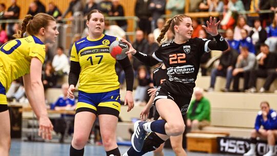Neele Attinger und die HSG OLE mussten gegen Biberach eine knappe Niederlage in Kauf nehmen.  Foto: Markus Brändli