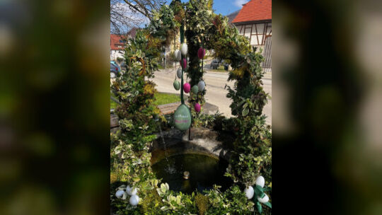 Klein, aber fein präsentiert sich der liebevoll gestaltete Brunnen in Neidlingen. Foto: pr Klein, aber fein präsentiert sich der liebevoll gestaltete Brunnen in Neidlingen. Foto: pr
