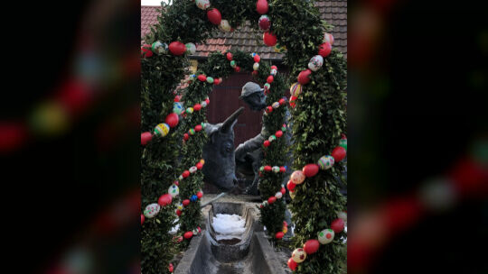 Der Brunnen in Ochsenwang hält dem Schnee und dem Wind stand. Foto: Brigitte Niemela