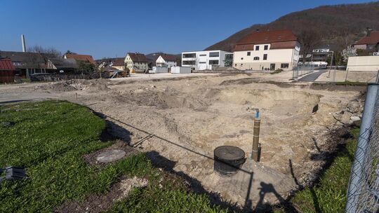 Noch bestimmt Schotter das Bild, aber die Planung für die Außenanlagen der neuen Kita in Oberlenningen ist auf den Weg gebracht.