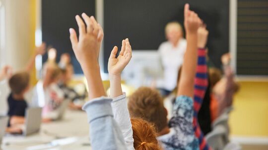 Im Sommer steht für die Viertklässler der Übergang an die weiterführenden Schulen an. Symbolfoto: Adobe Stock Im Sommer steht für die Viertklässler der Übergang an die weiterführenden Schulen an. Symbolfoto: Adobe Stock