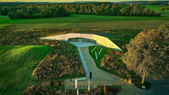 Das Heidengrabenzentrum im Sommer. Foto: Steffen Roller Das Heidengrabenzentrum im Sommer. Foto: Steffen Roller