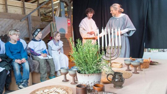 Ostergarten in Kirchheim - Jesus feiert das Passahmahl mit seinen Jüngern. Foto: Peter Dietrich Ostergarten in Kirchheim - Jesus feiert das Passahmahl mit seinen Jüngern. Foto: Peter Dietrich