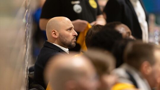 Knights-Teammanager Chris Schmidt sieht trotz der Niederlage gegen die Artland Dragos keinen Grund zur Sorge. Foto: Carsten Ried